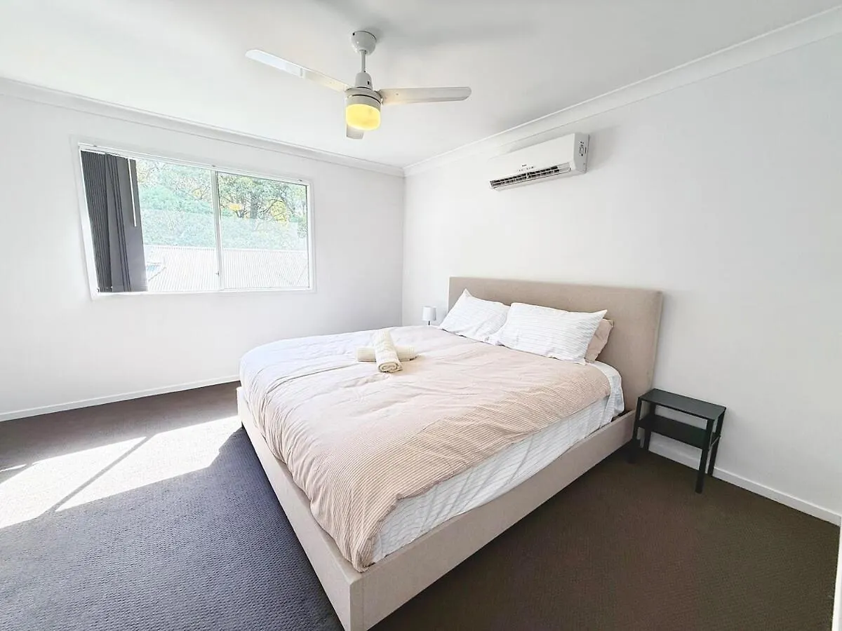Coomera Comfort - Family Home Great For Play Or Work, Mins To Coomera Westfield N Theme Parks Gold Coast 0*,  Australia